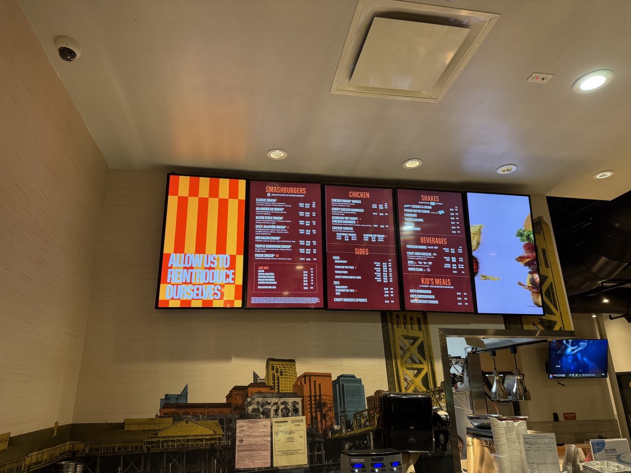 Smash Burger – 4-screen bold branding digital menus